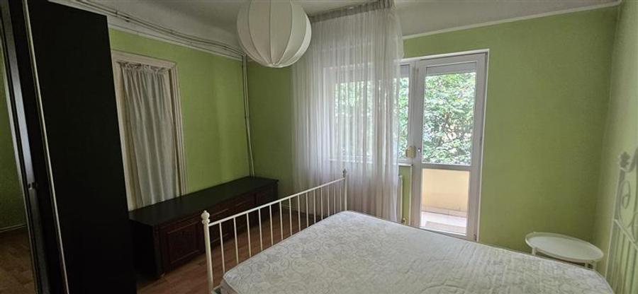 Apartament cu 3 camere semidecomandat în Eminescu