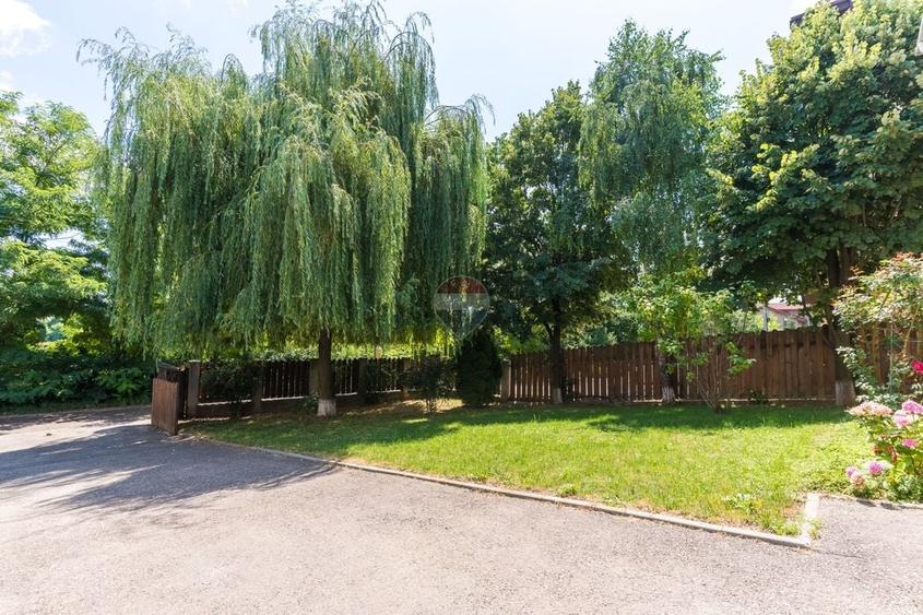 Casă individuală cu 5 camere cu Teren 869 Mp în Bucium