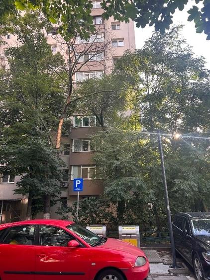 Apartament cu 3 camere decomandat, mobilat în Lujerului