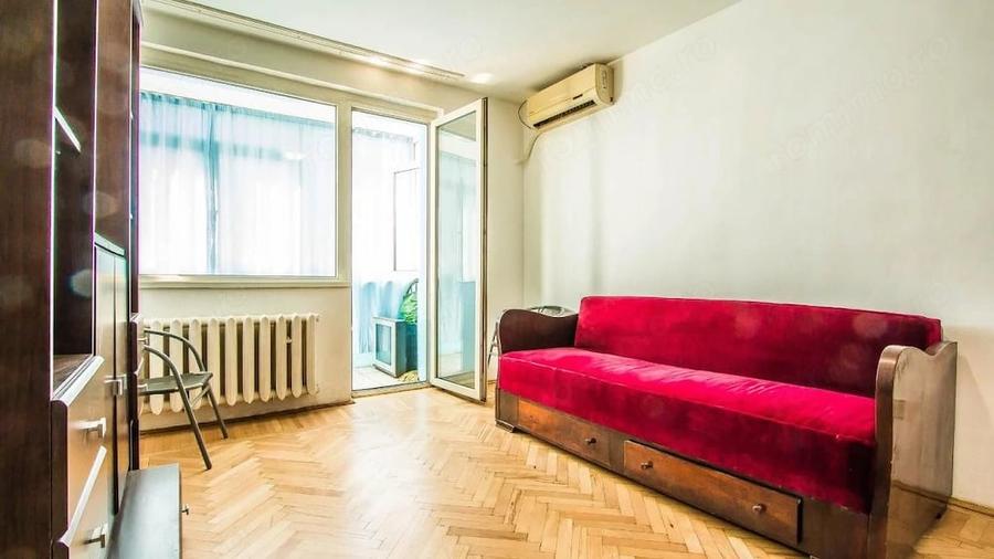 Apartament cu 3 camere semidecomandat în Grivița