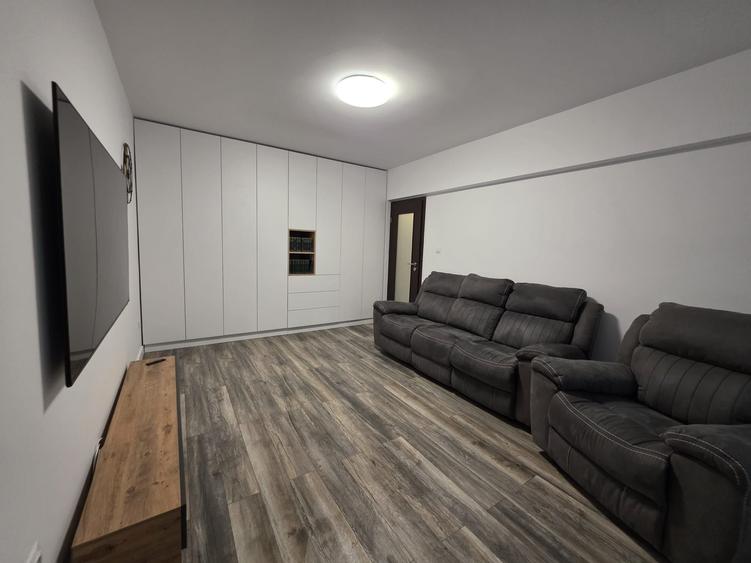 Apartament cu 3 camere decomandat în Berceni
