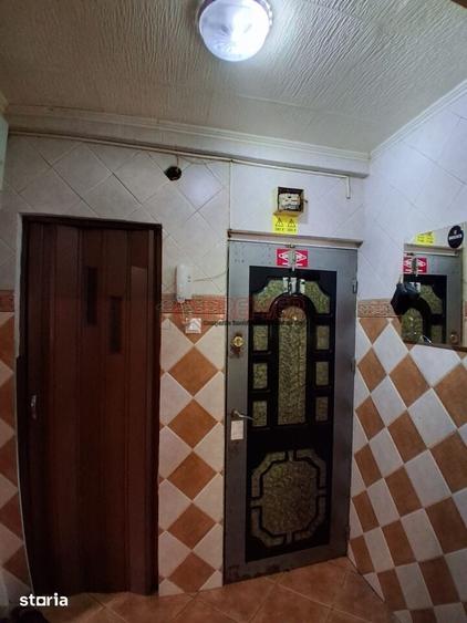 Apartament cu 2 camere semidecomandat în Berceni