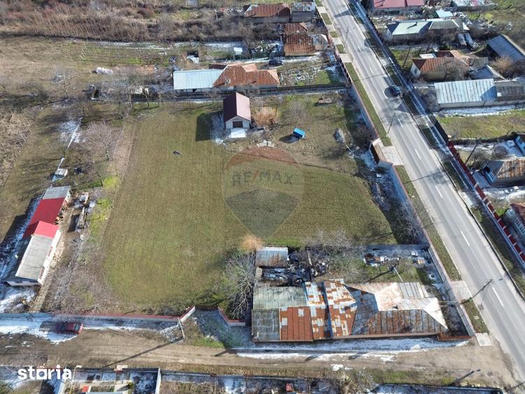 Teren de 3700 mp, în Central