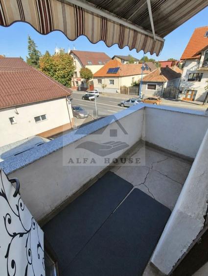 Apartament cu 4 camere decomandat, mobilat în Tractorul