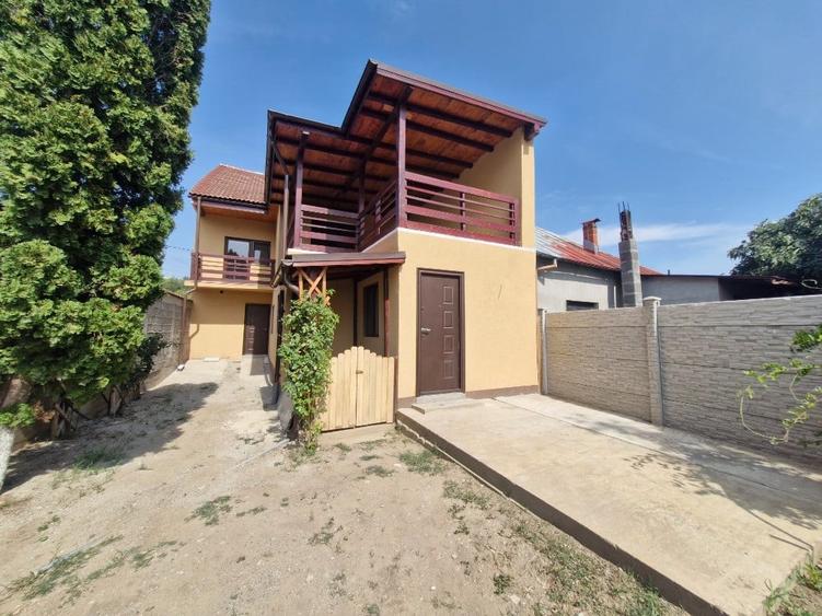 Casă cu 7 camere cu Teren 1700 Mp în Central