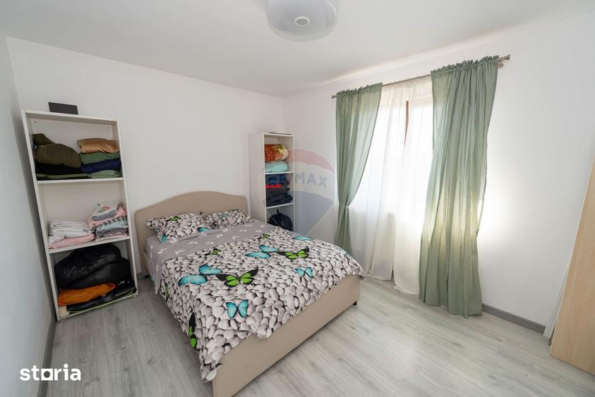 Casă cu 5 camere cu Teren 300 Mp în Joița