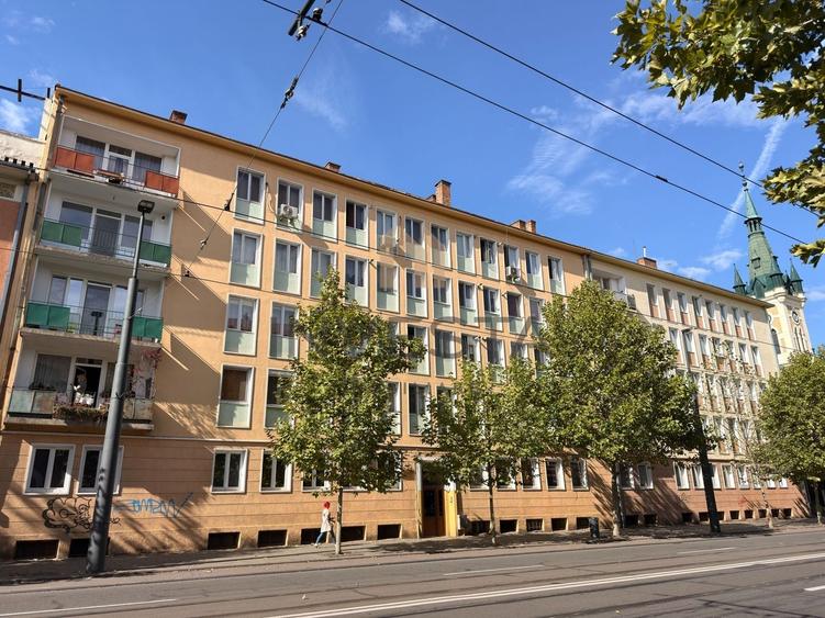 Apartament cu 2 camere semidecomandat, mobilat în Central