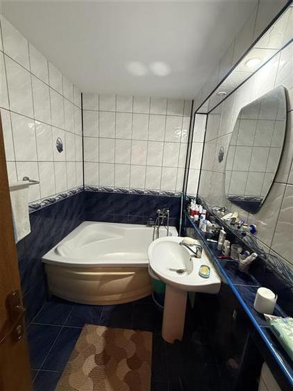 Apartament cu 4 camere decomandat în Inel II