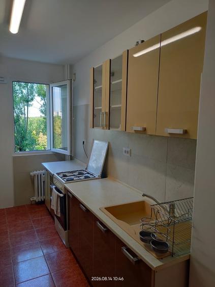 Apartament cu 2 camere decomandat în Titan