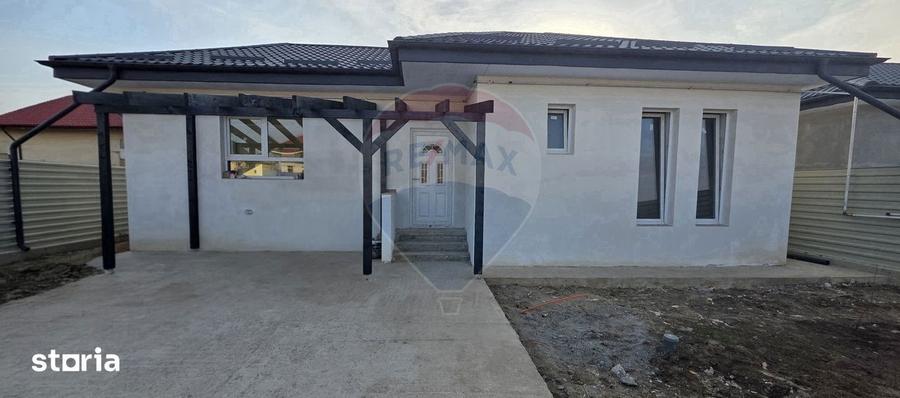Casă cu 4 camere cu Teren 331 Mp în Crevedia