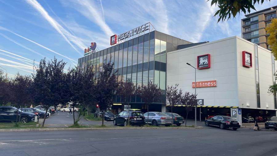 Apartament cu 3 camere semidecomandat în Titan