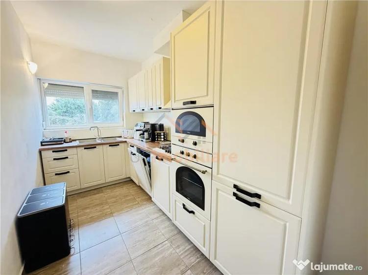 Apartament cu 3 camere decomandat în Paleu