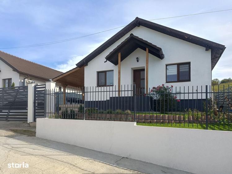 Casă cu 3 camere în Sânnicoară
