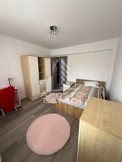 Apartament cu 3 camere semidecomandat, mobilat în Ultracentral