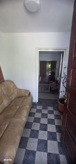 Casă cu 4 camere cu Teren 429 Mp în Calea București