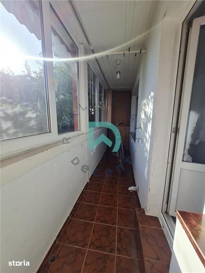 Apartament cu 3 camere semidecomandat în Triaj