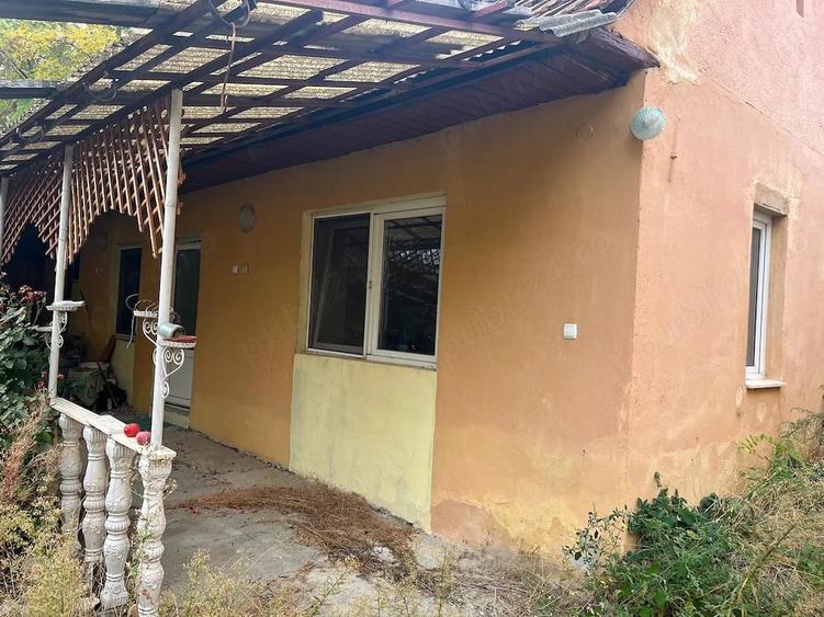 Casă cu Teren 2000 Mp în Răhău