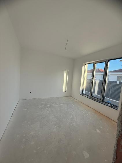 Apartament cu 5 camere decomandat în Bragadiru