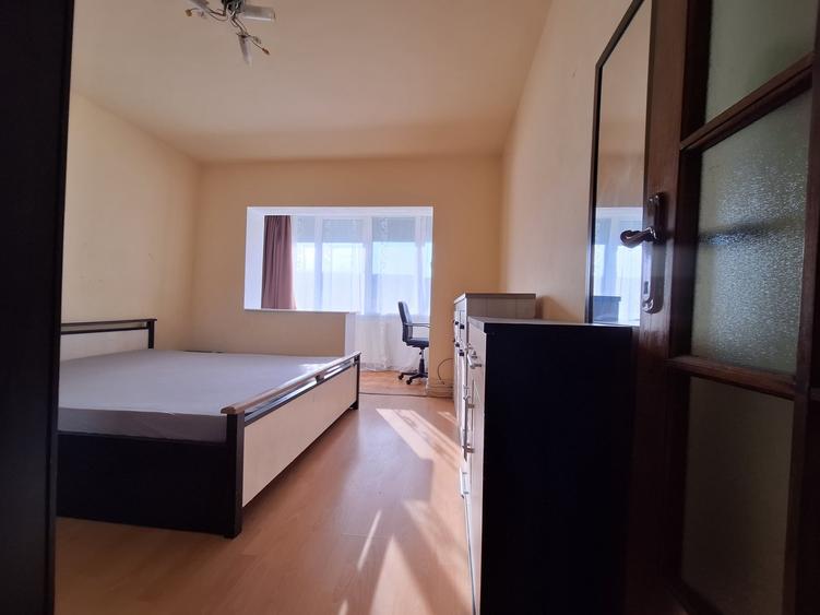 Apartament cu 3 camere decomandat, mobilat în Lipovei