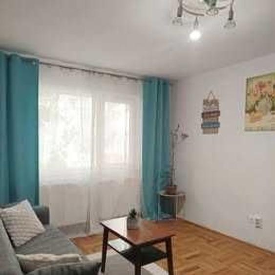 Apartament cu 2 camere semidecomandat în Boul Roșu
