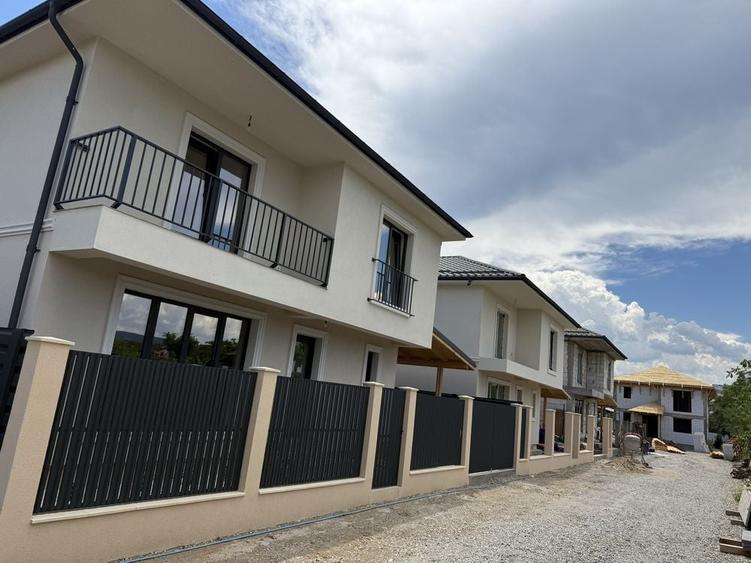 Casă cu 4 camere în Mărăcineanu