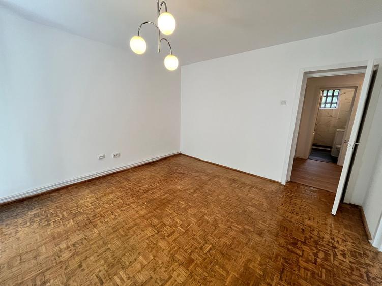 Apartament cu 3 camere semidecomandat în Grigorescu