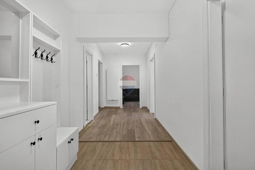 Apartament cu 4 camere decomandat în Polivalentă
