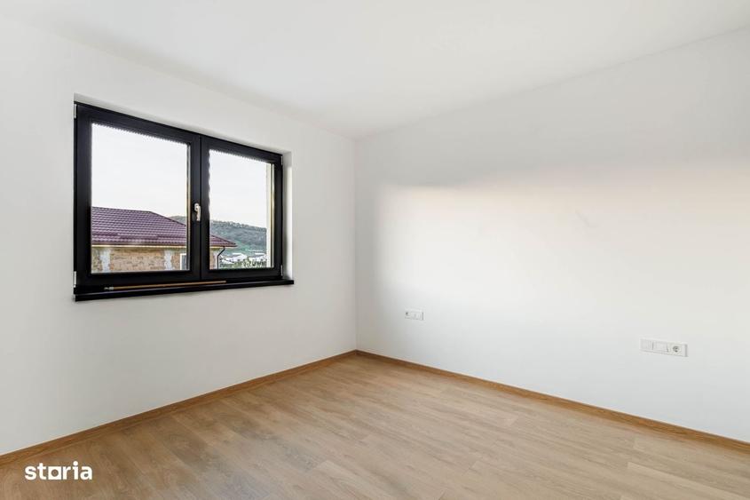 Casă cu 2 camere cu Teren 207 Mp în Sânpetru