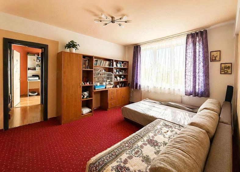 Apartament cu 3 camere semidecomandat în Central