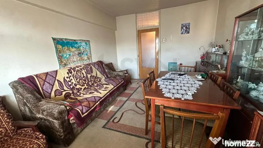 Apartament cu 3 camere decomandat în Aviației
