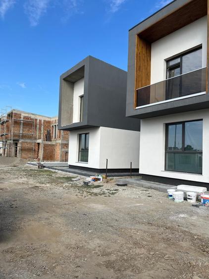 Casă individuală cu 4 camere cu Teren 425 Mp în Blejoi