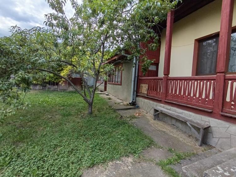 Casă individuală cu 3 camere cu Canalizare în Central
