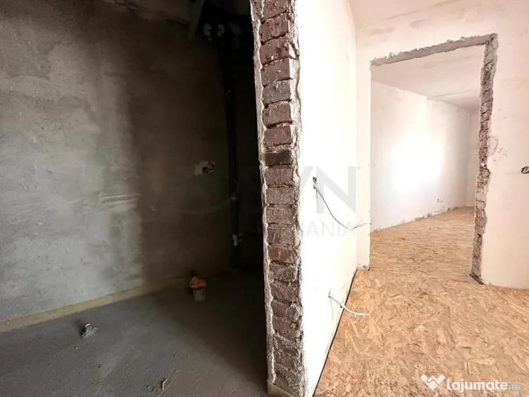 Apartament cu 3 camere semidecomandat în Universitate