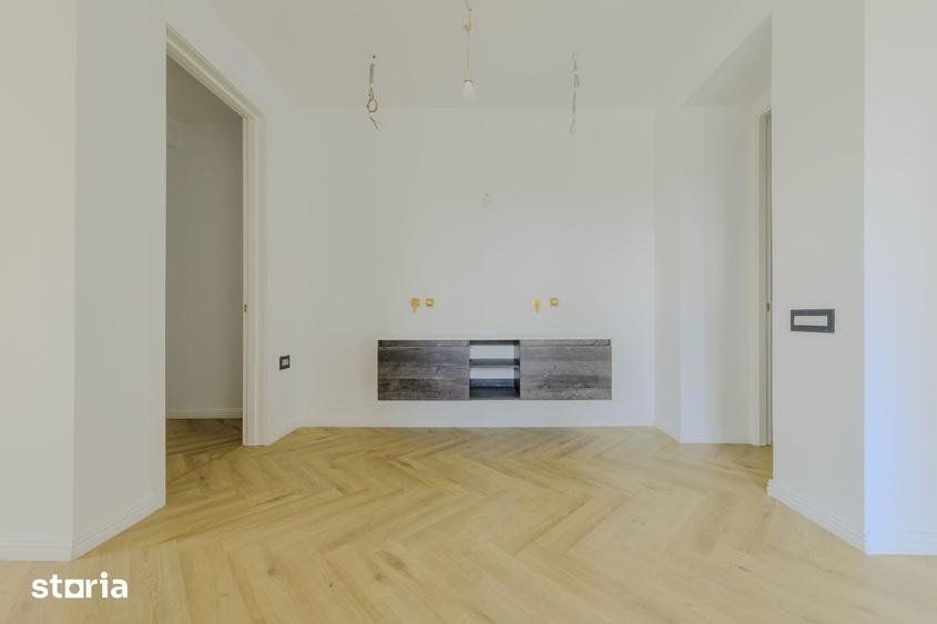 Apartament cu 8 camere în Vitan