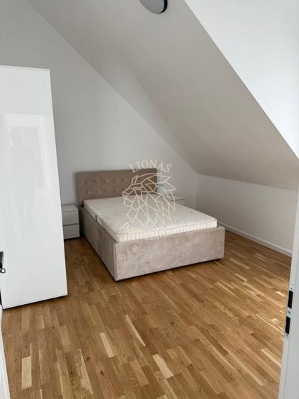 Apartament cu 4 camere decomandat, mobilat în Central