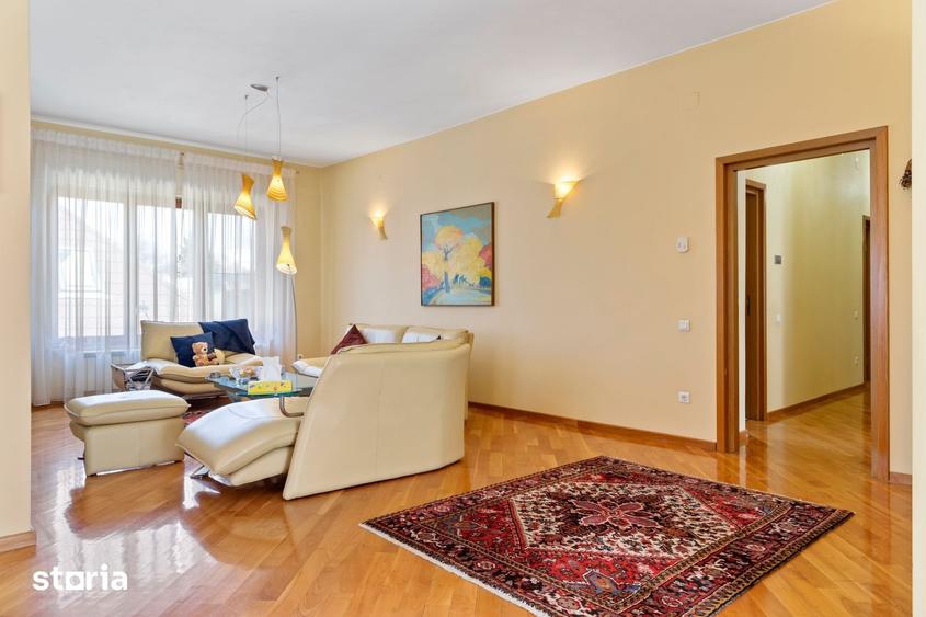Casă cu 8 camere cu Teren 140 Mp în Dorobanți