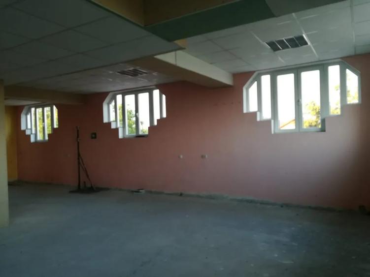 Casă cu 8 camere cu Teren 500 Mp în Timpuri Noi