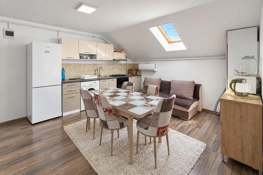 Apartament cu 3 camere semidecomandat, mobilat în Aurel Vlaicu