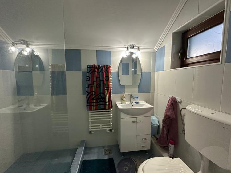 Casă individuală cu 5 camere cu Canalizare în Cetate