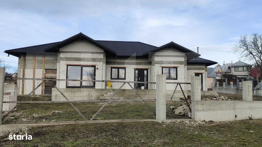 Casă cu 4 camere cu Teren 1300 Mp în Bosanci