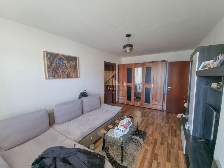 Apartament cu 3 camere semidecomandat în Gării