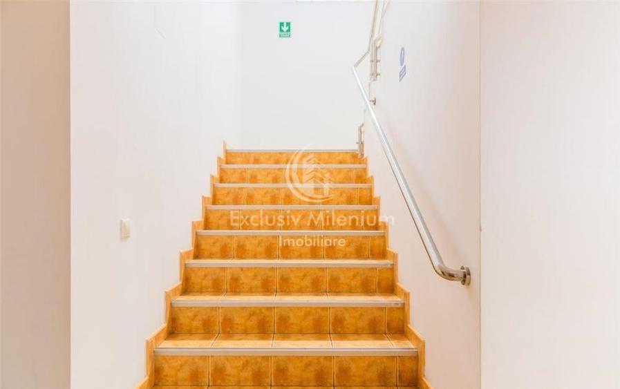 Casă individuală cu 15 camere cu Canalizare în Banu Manta