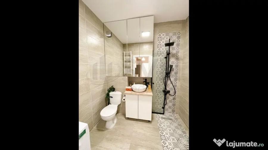 Apartament cu 3 camere semidecomandat în Regie