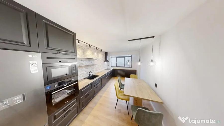 Apartament cu 4 camere decomandat în Zorilor