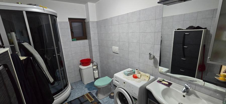 Casă individuală cu 5 camere cu Garaj în Petrești