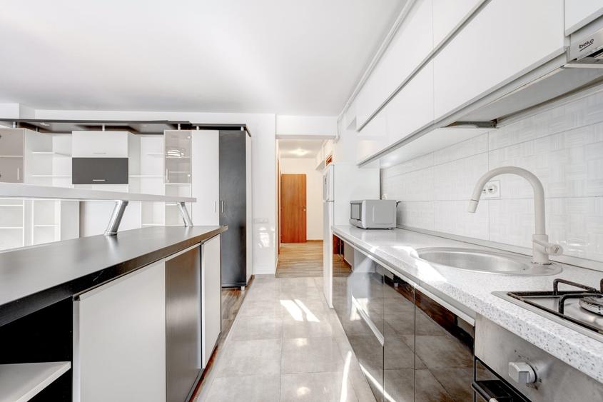Apartament cu 3 camere decomandat în Titan