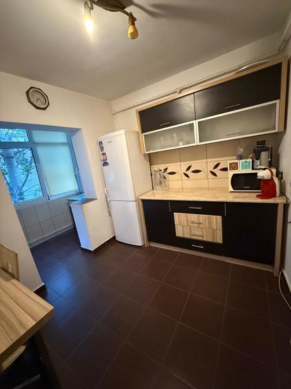 Apartament cu 3 camere decomandat în Soarelui