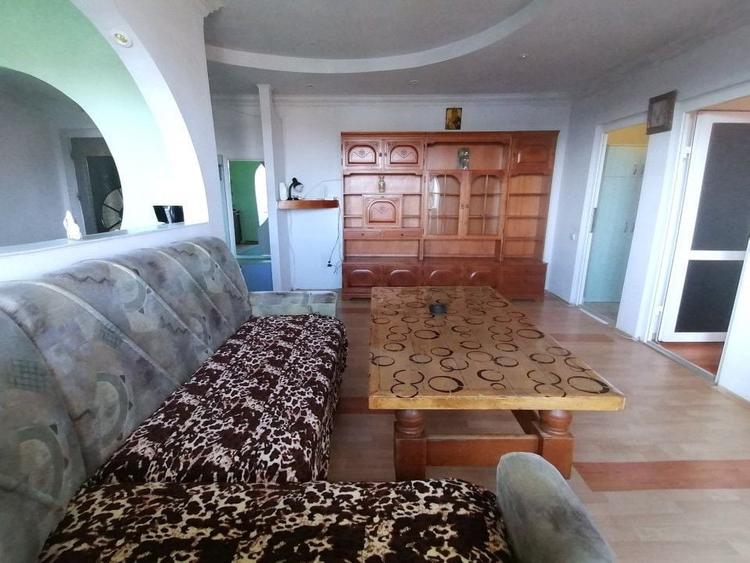 Apartament cu 3 camere semidecomandat, mobilat în Terezian