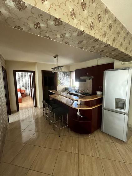 Apartament cu 4 camere decomandat în Central