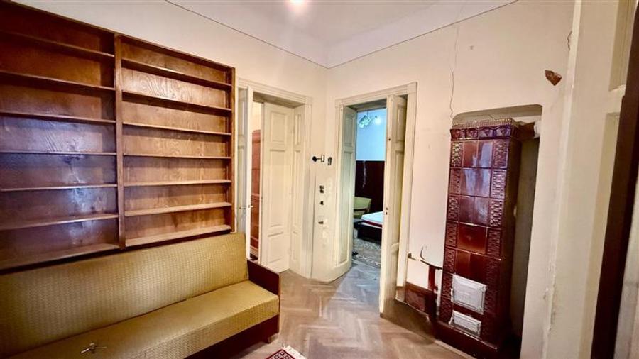 Casă cu 6 camere cu Teren 236 Mp în Copou